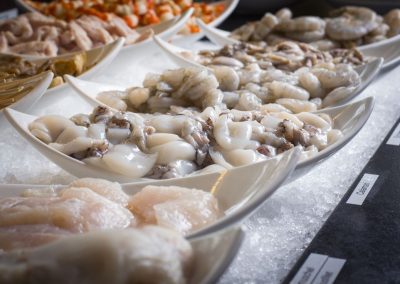 Haikky Teppanyaki-Zutaten Calamari und weitere Meeresfrüchte auf Eis