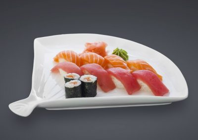 Haikky Sushi & Maki Set mit Thunfisch & Lachs, dazu Wasabi und Ingwer